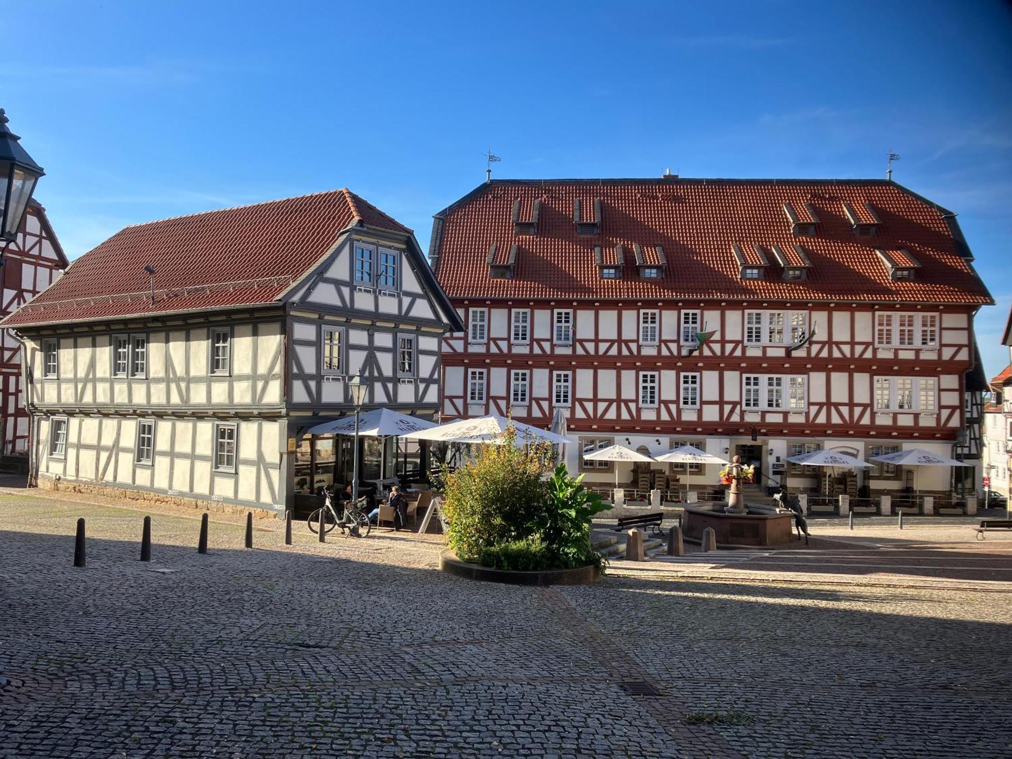 Altes Rathaus Hotel-Restaurant-Cafe Wolfhagen Bagian luar foto